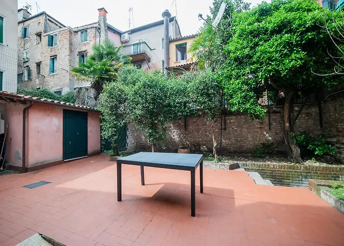 Secret Garden - Comfortable And Apartman