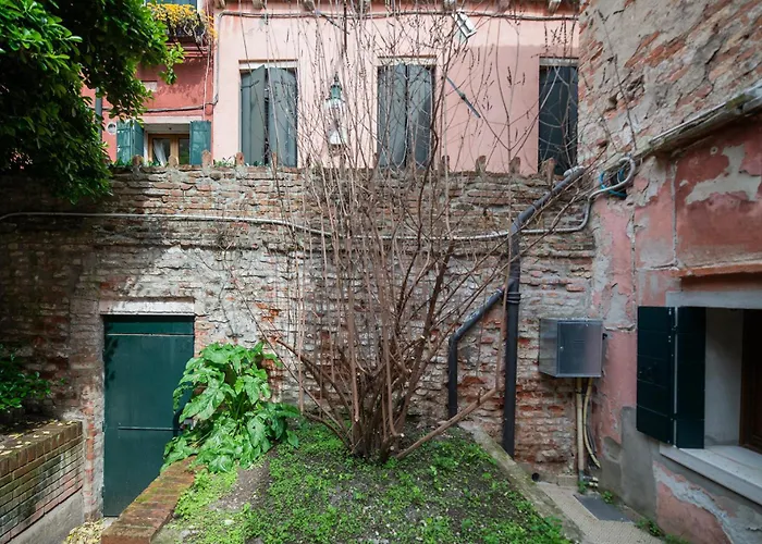 Secret Garden - Comfortable And Velence